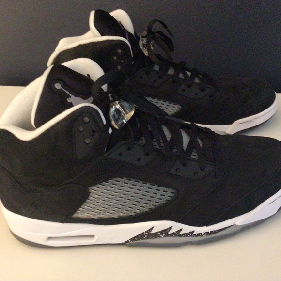 Nike Air Jordan 5 Retro. Size 16. Black/White (Oreo). Excellent used condition. - Picture 2 of 7